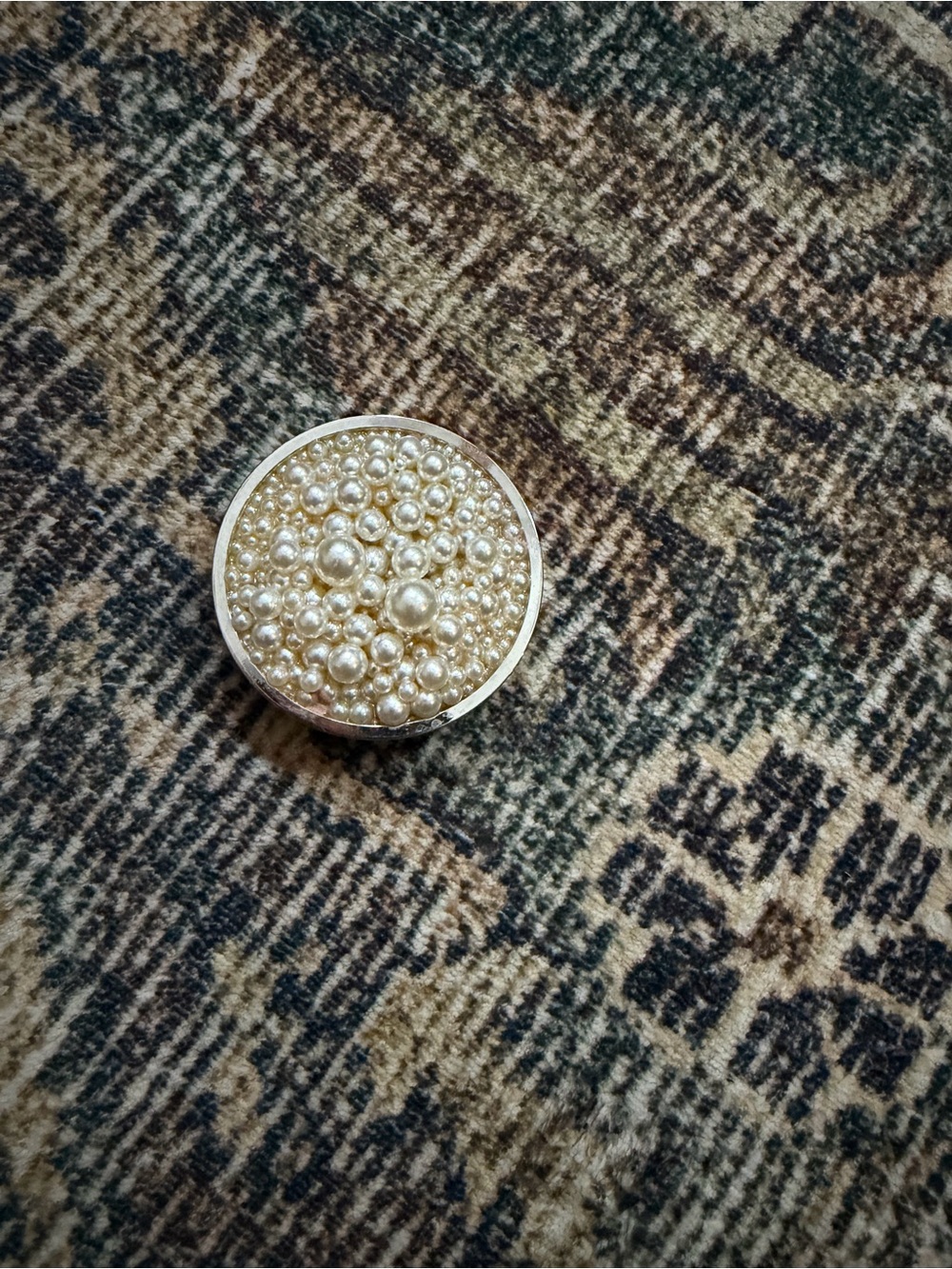 Chantecaille Pearl-Embellished Eyeshadow Compact in Baroque